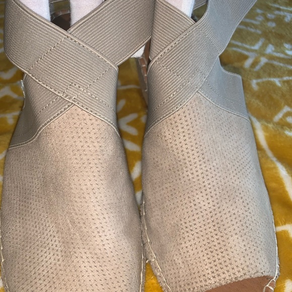 Gentle Souls. Colleen Espadrille wedge shoe. Virtually new condition! Sz 9.5 - Picture 2 of 13